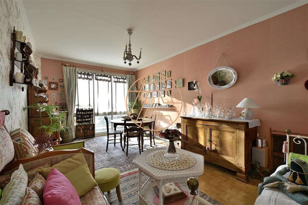 Appartement à SAINT-MAUR-DES-FOSSES