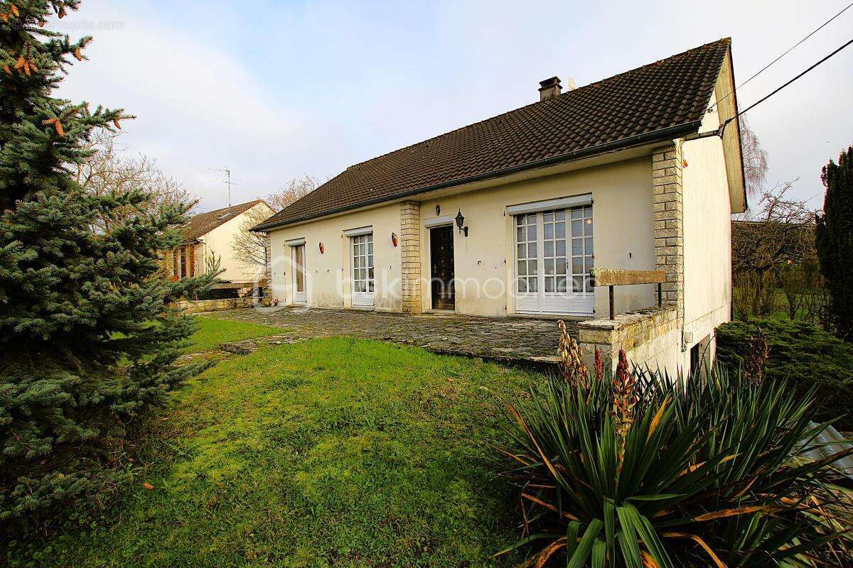 Maison à EPERNON