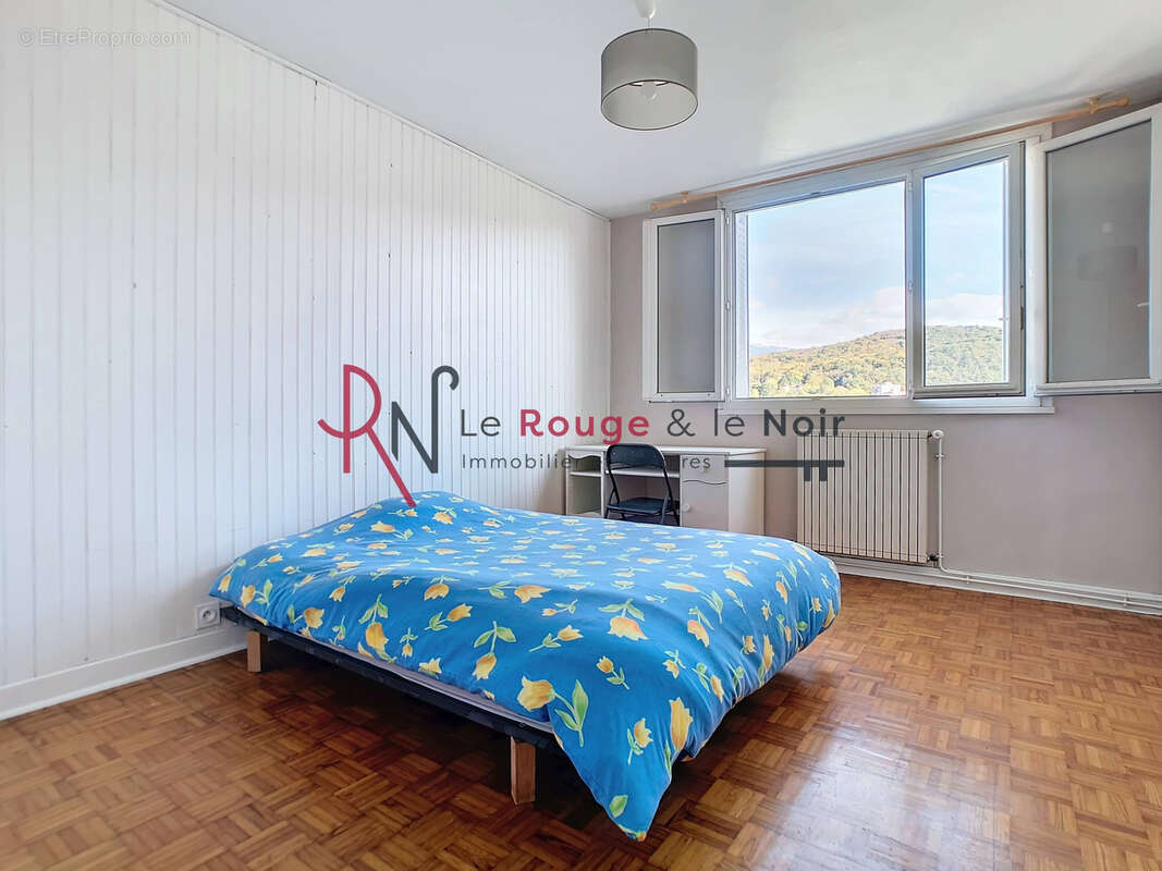 Appartement à LE PONT-DE-CLAIX