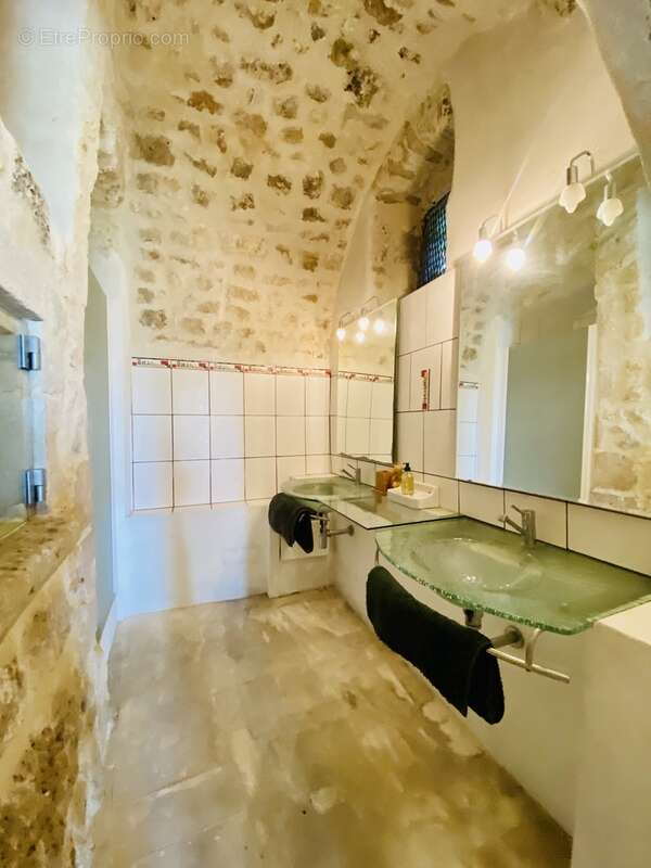 Maison à LA GARDE-ADHEMAR