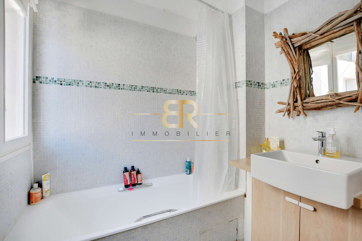 Appartement à PARIS-1E