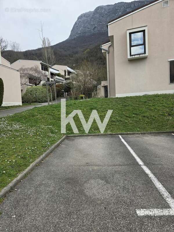 Parking à FONTANIL-CORNILLON