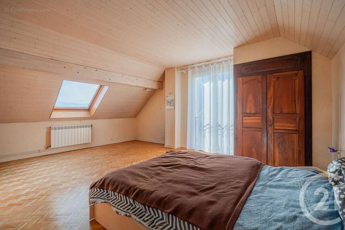 Maison à VEUREY-VOROIZE