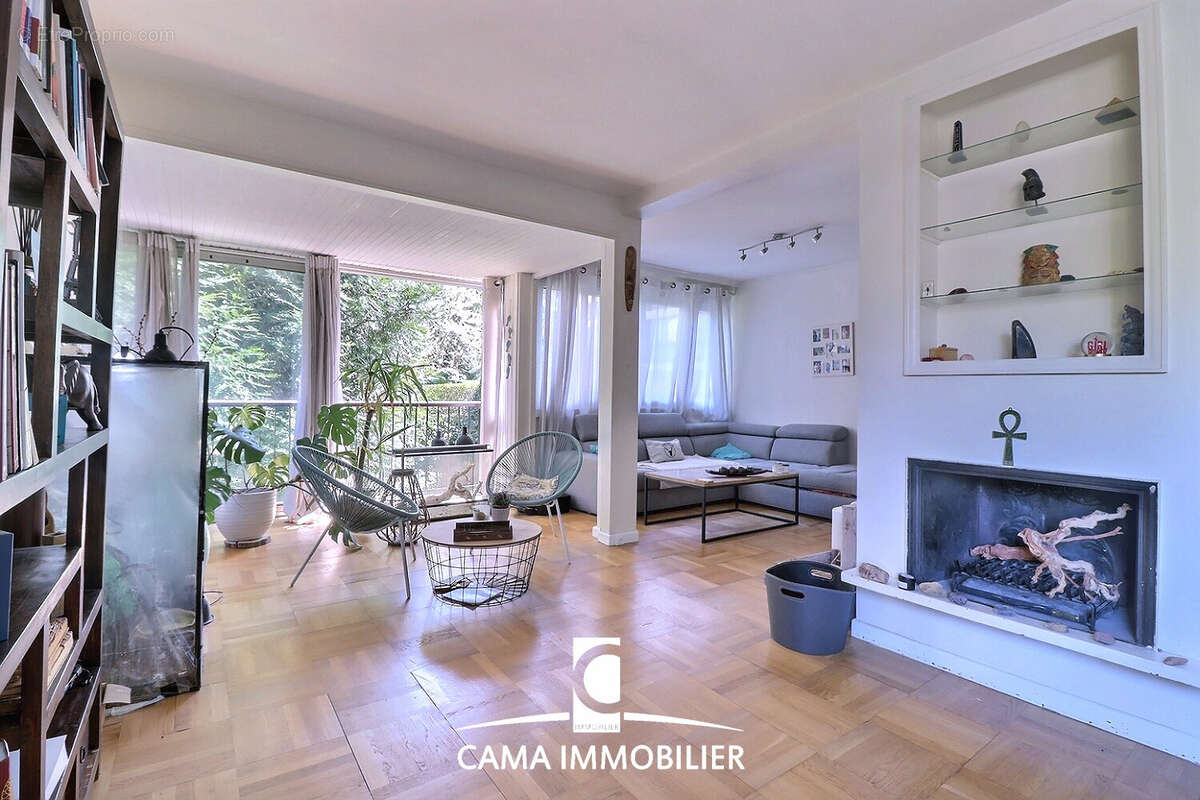 Appartement à FONTENAY-LE-FLEURY