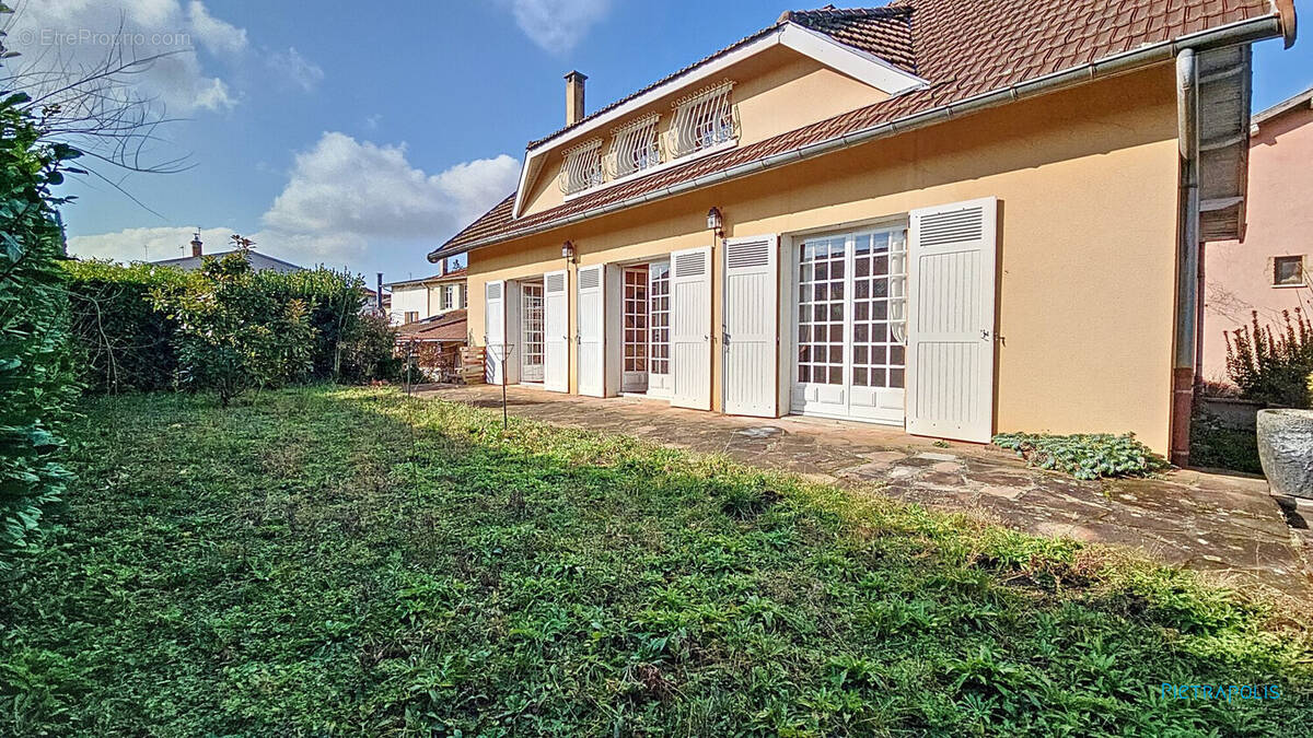 Maison à CHARLY