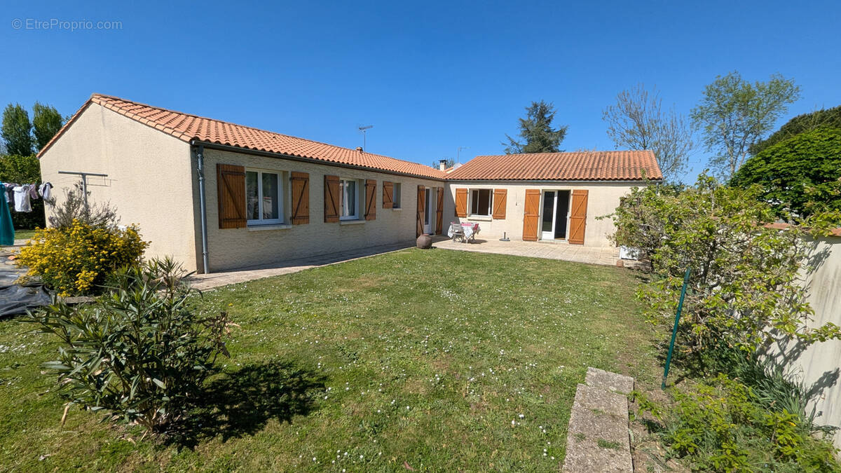 Maison à MAGNE