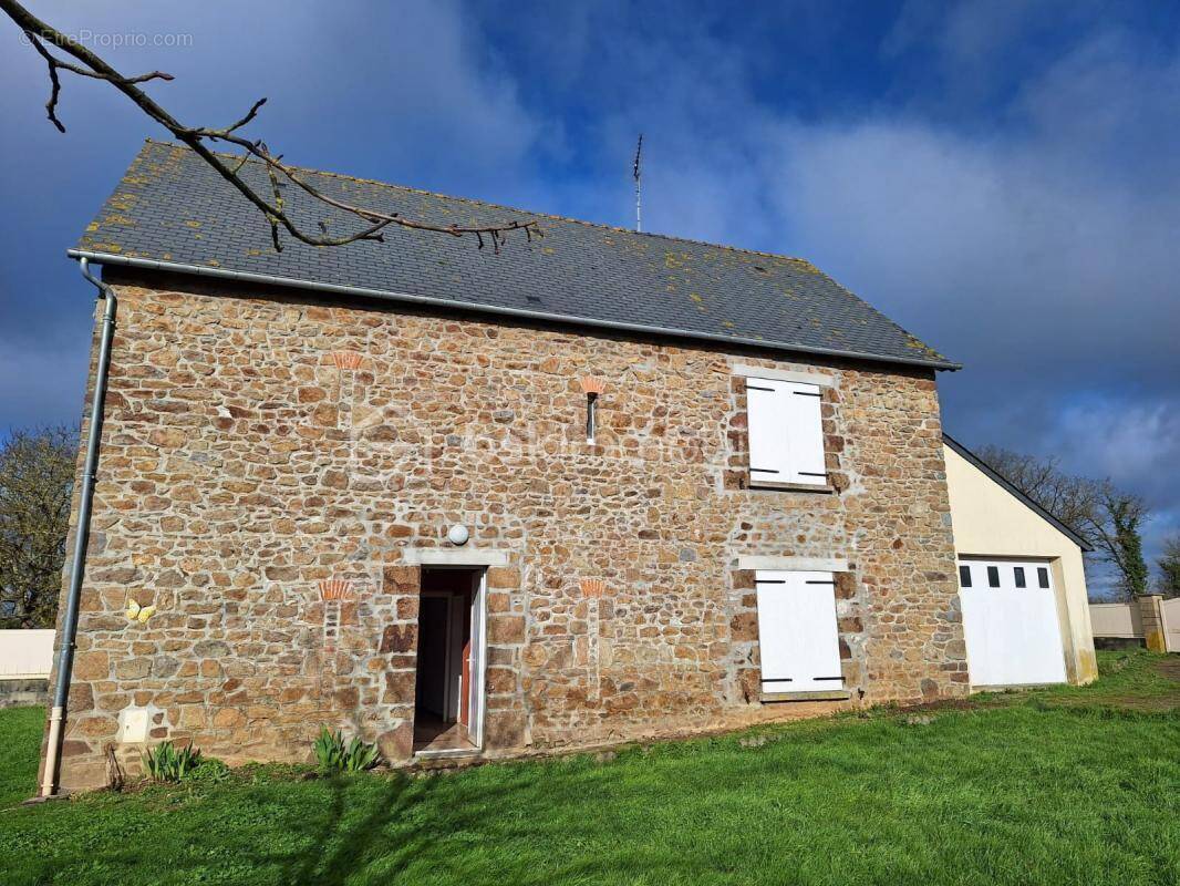 Maison à SAINT-FRAIMBAULT-DE-PRIERES