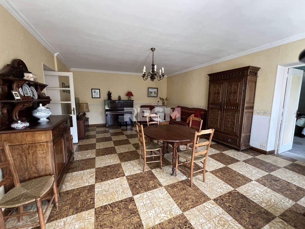 Maison à LA CHAPELLE-LA-REINE