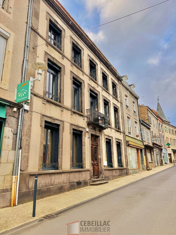 Maison à MASSIAC