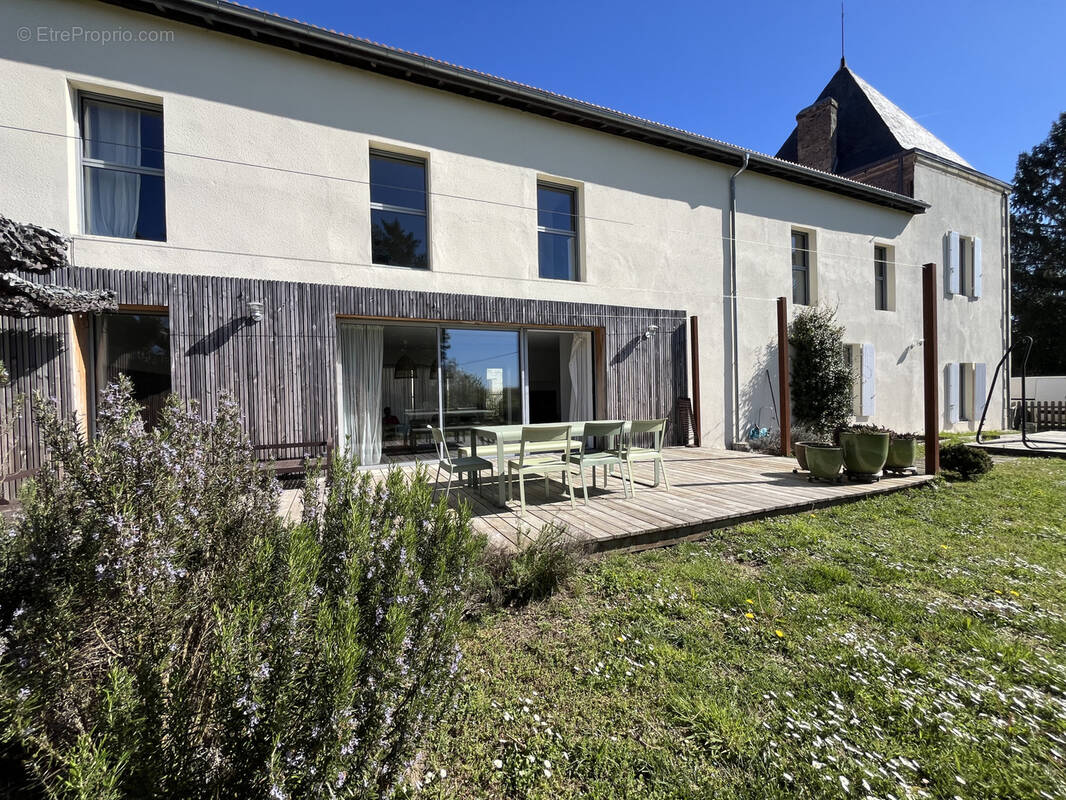 Maison à FARGUES-SAINT-HILAIRE