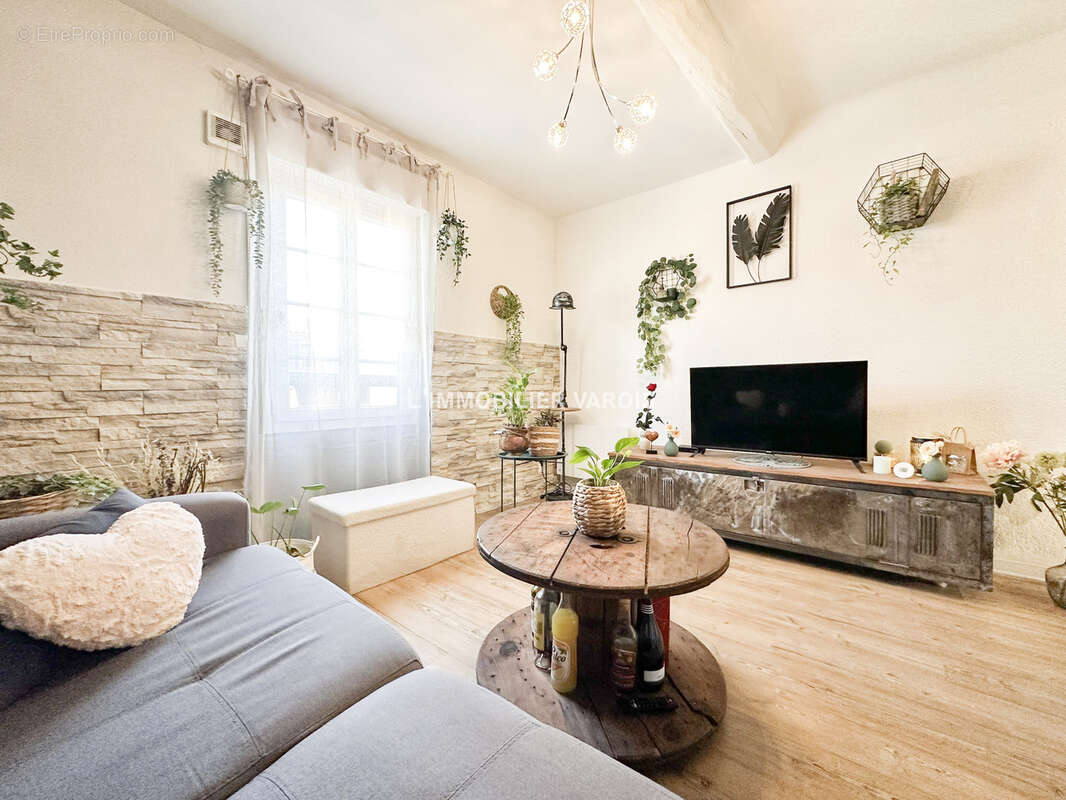 Appartement à PIERREFEU-DU-VAR