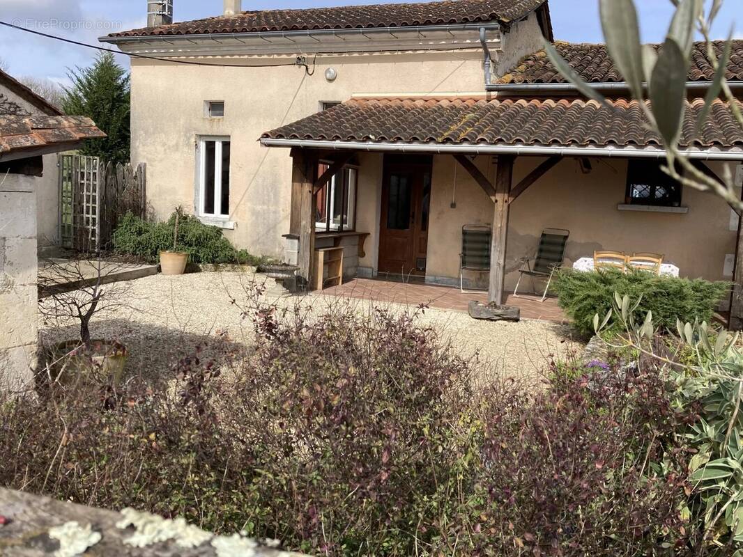 Maison à BONNES