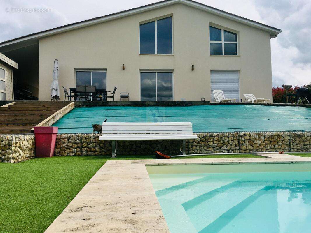 Maison à MORNAC