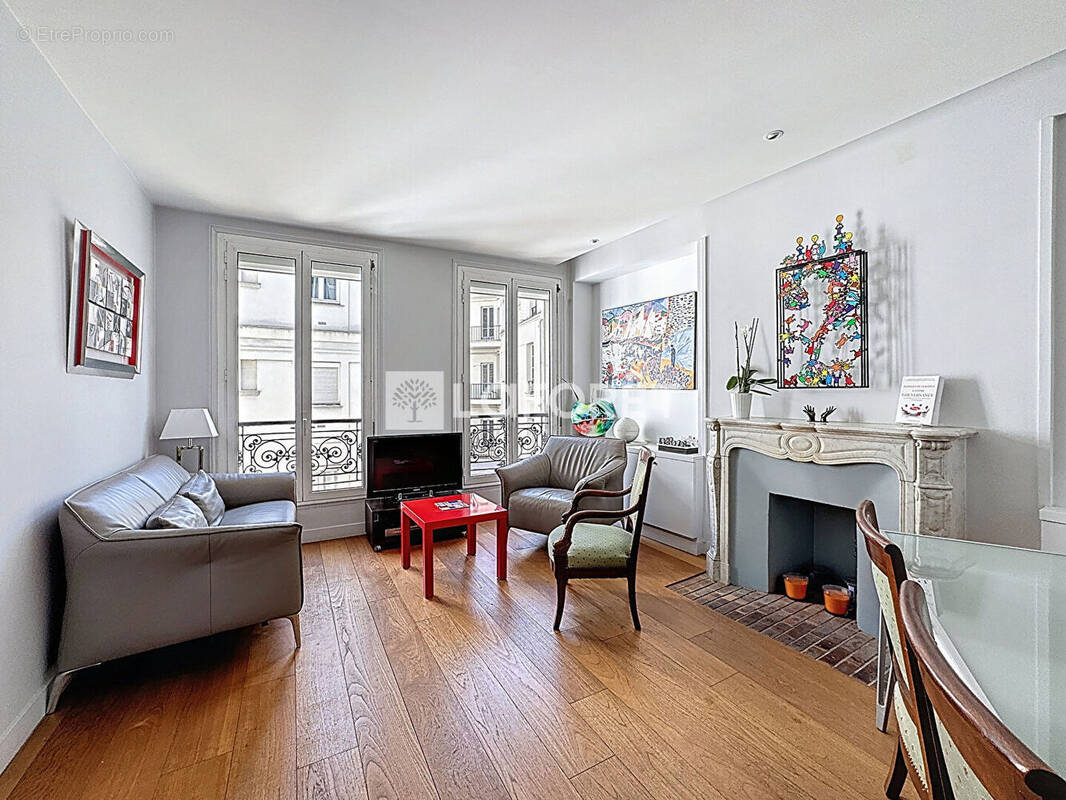 Appartement à PARIS-8E