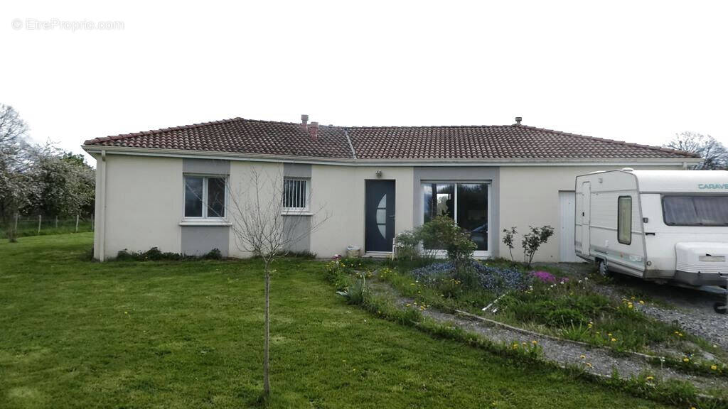 Maison à LINARDS