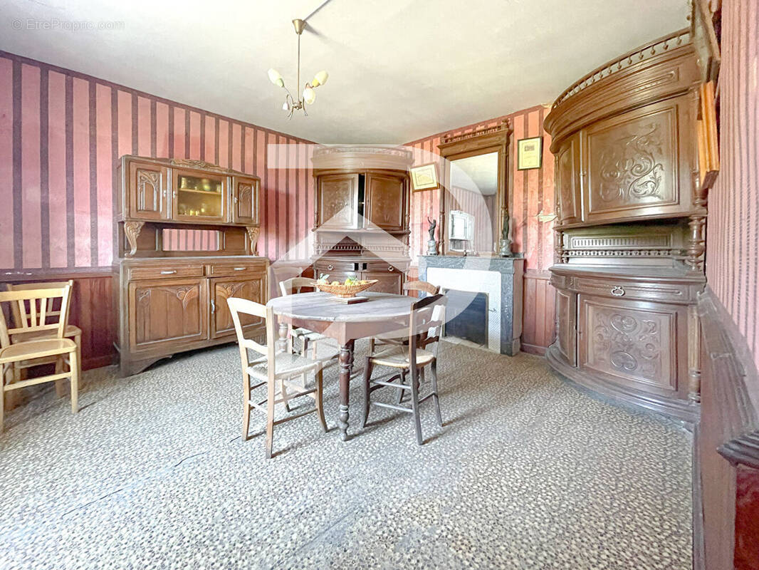 Maison à CASTELNAU-DE-BRASSAC