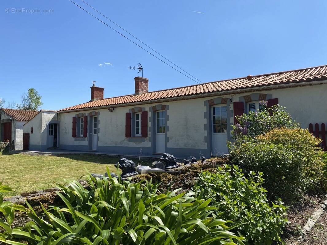 Maison à CHATEAUNEUF