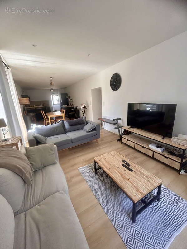 Appartement à SAINT-FELIX-DE-LODEZ