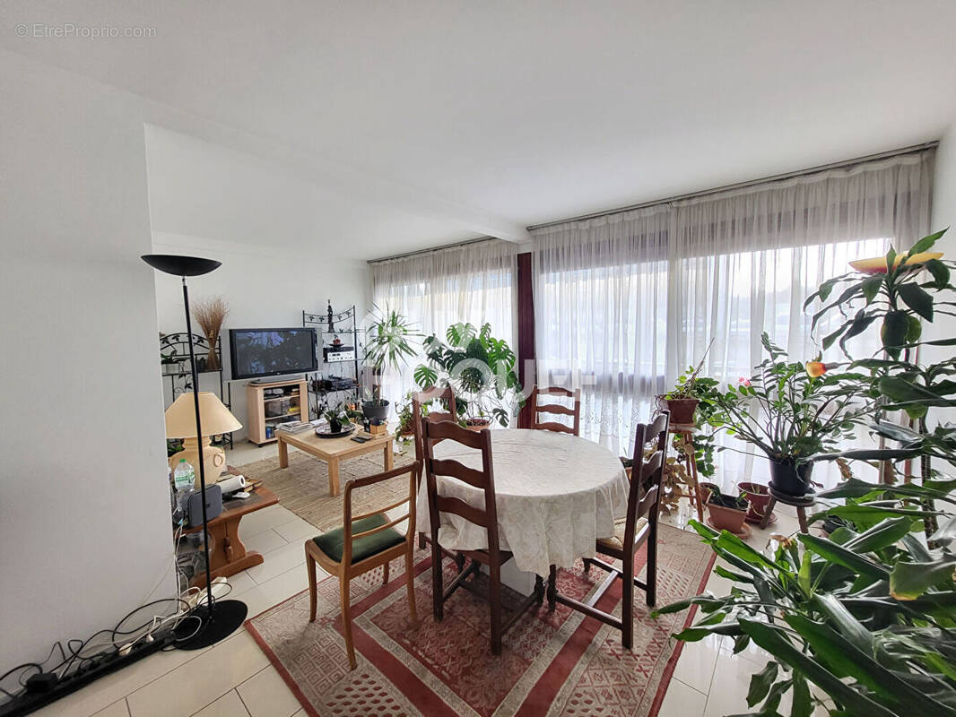 Appartement à LA CELLE-SAINT-CLOUD