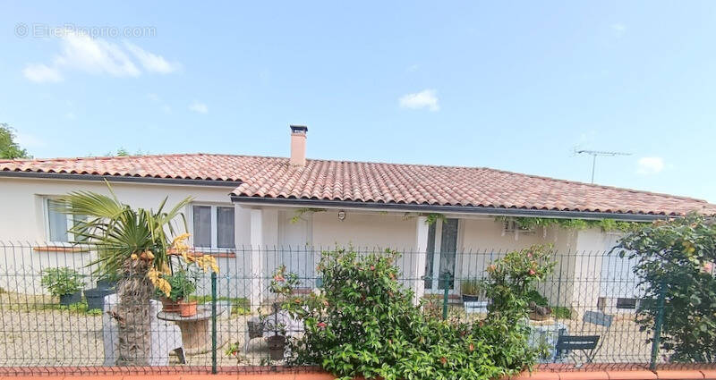 Maison à VAZERAC