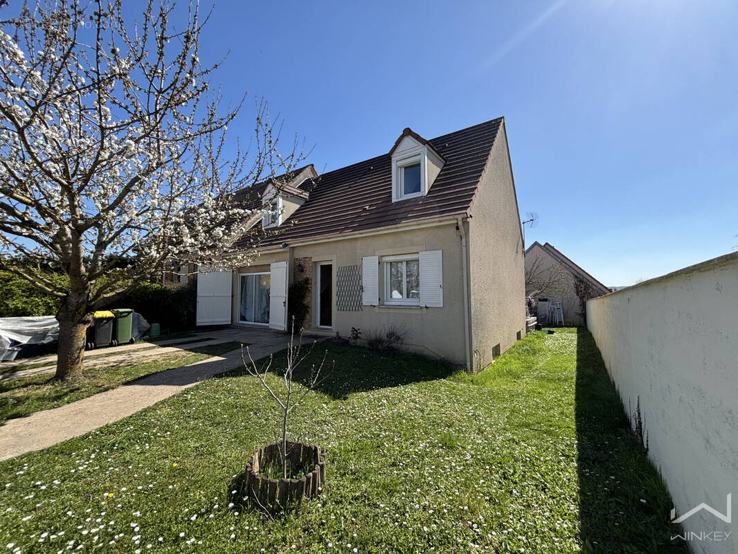 Maison à ISSOU