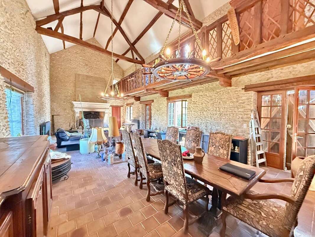 Maison à HOUDAN