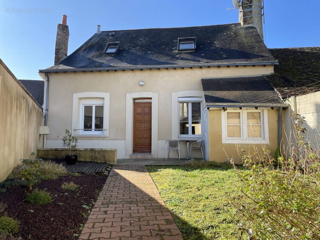 Maison à MONTFORT-LE-GESNOIS