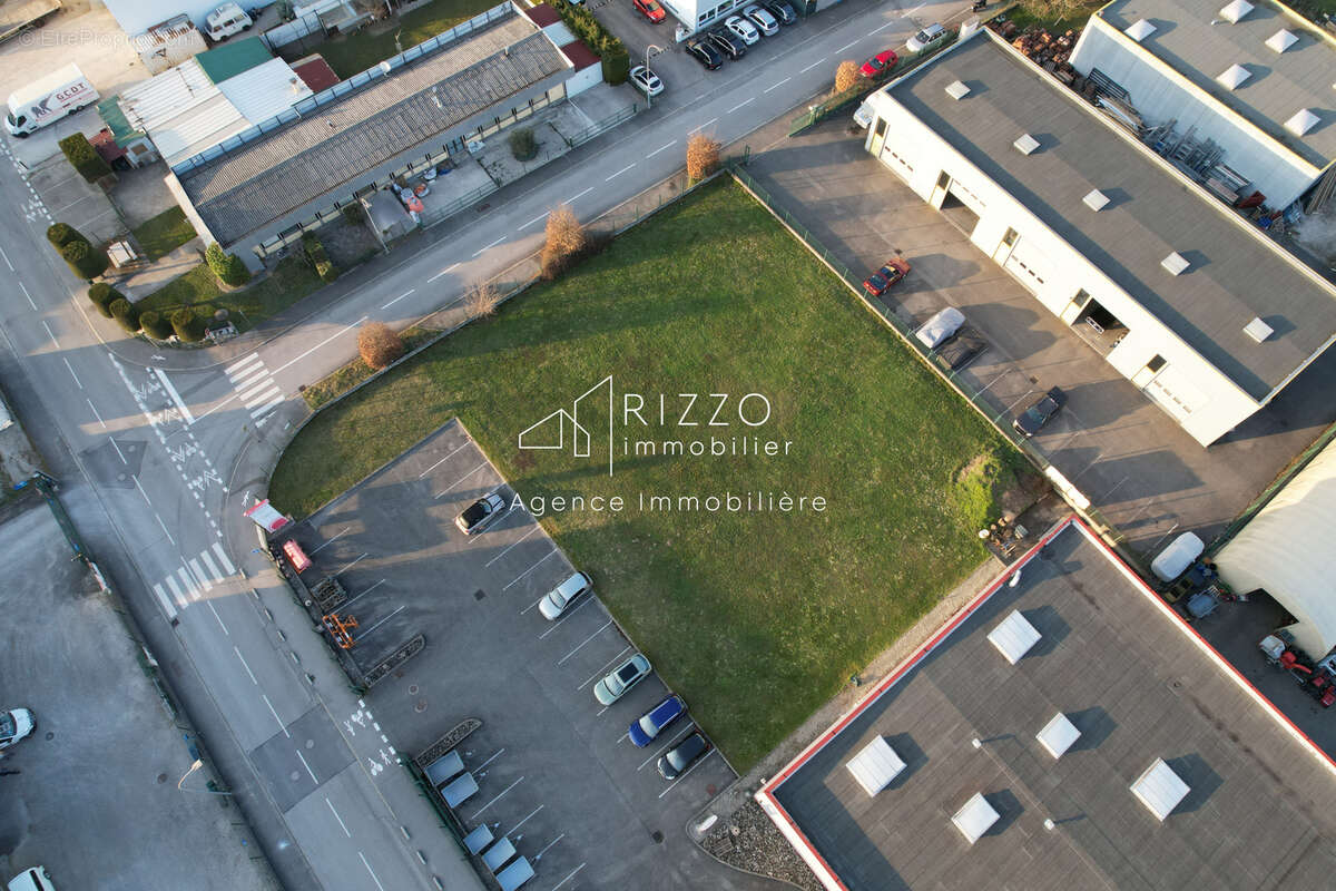 Commerce à ORNEX