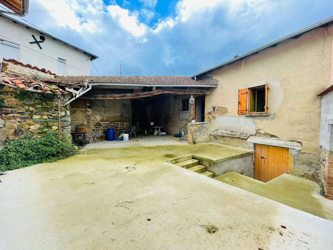 Maison à BESSENAY