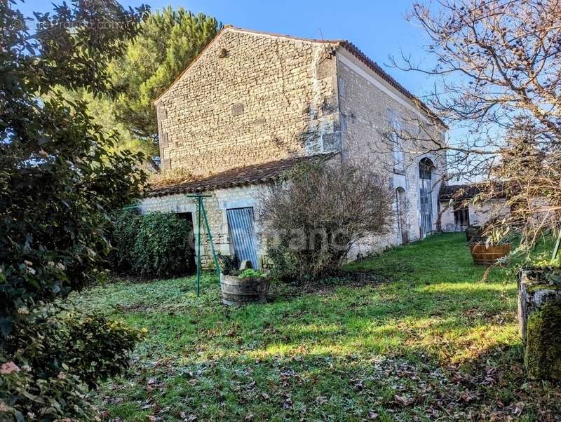 Maison à SEGONZAC