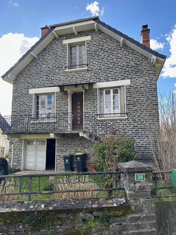 Maison à ALLASSAC