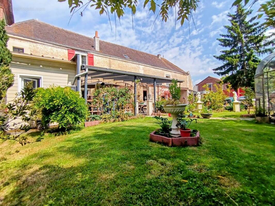 Maison à MEZIDON-CANON