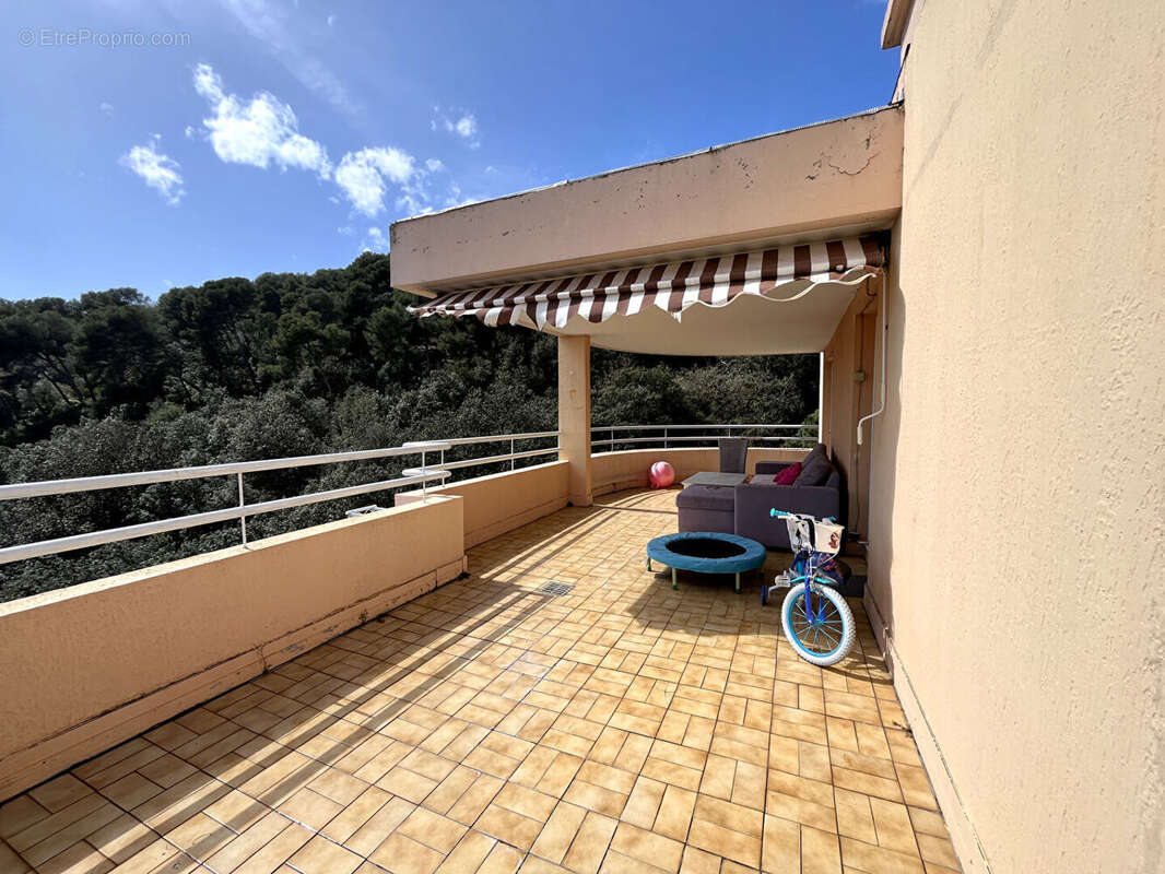 Appartement à SAINT-LAURENT-DU-VAR