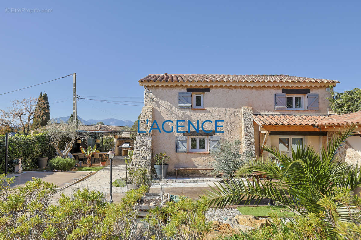 Maison à CARQUEIRANNE