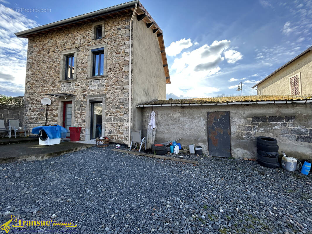 Maison à PUY-GUILLAUME