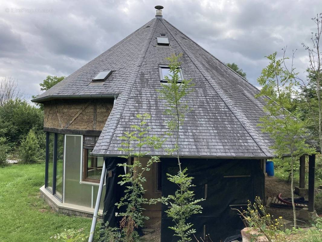Maison à CARROUGES