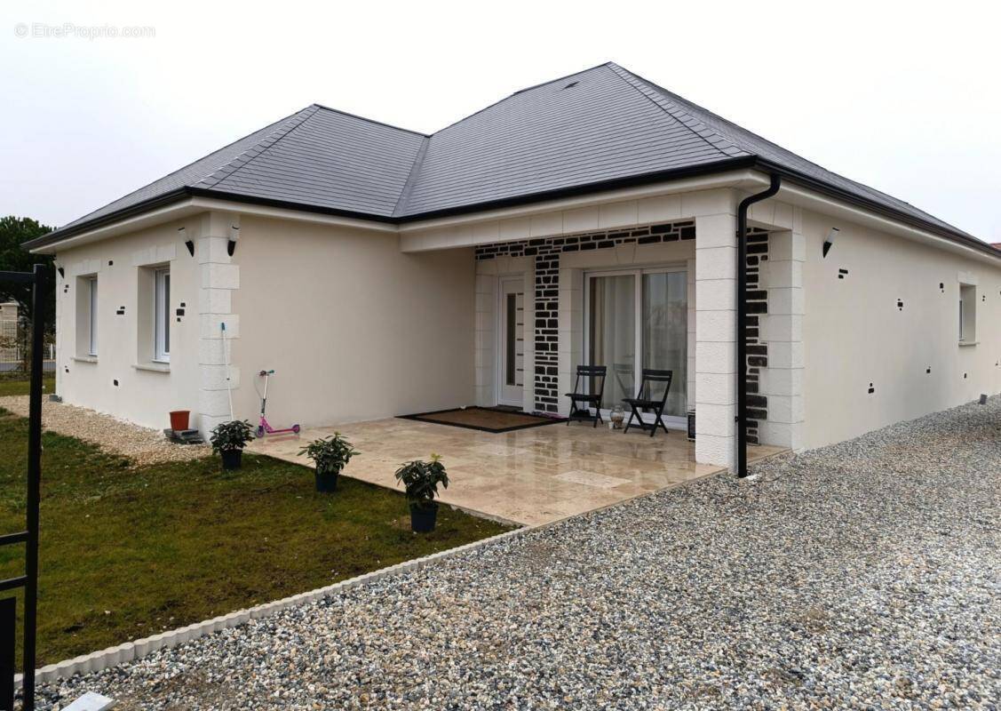 Maison à CONTRES