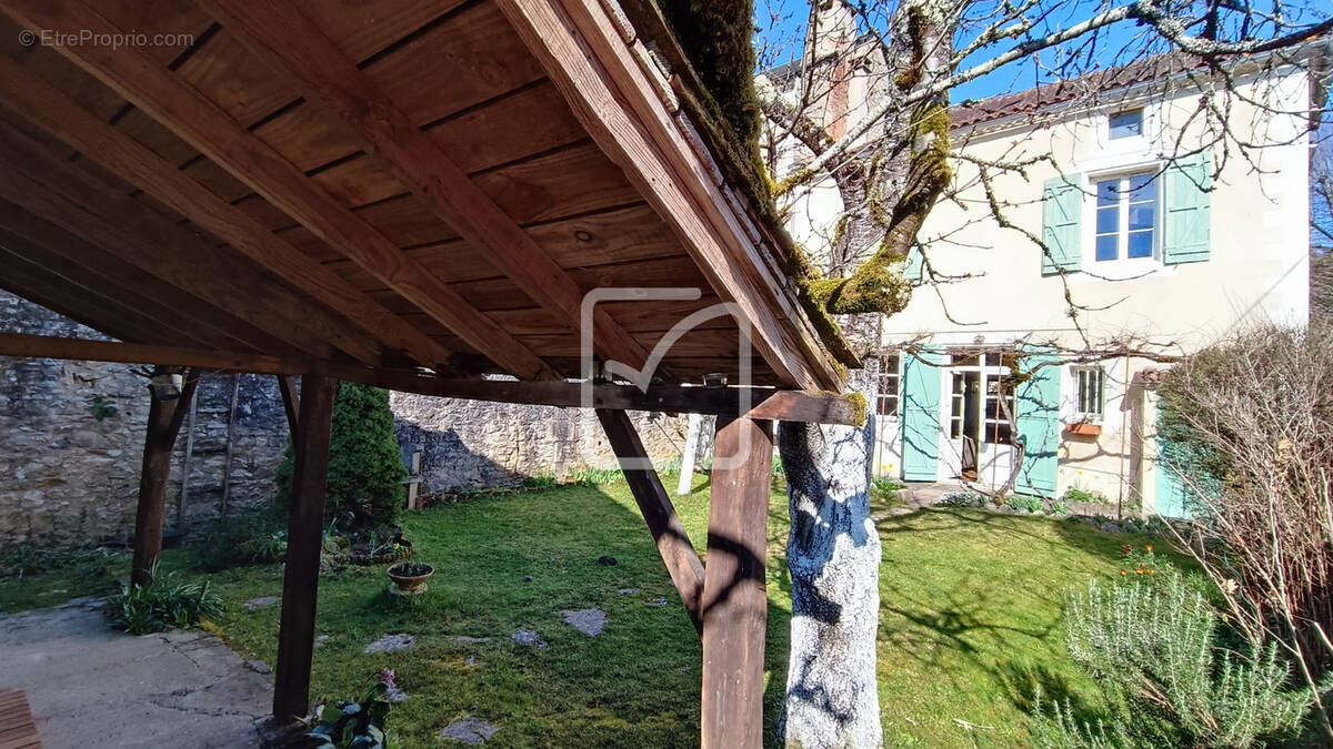 Maison à CUBJAC