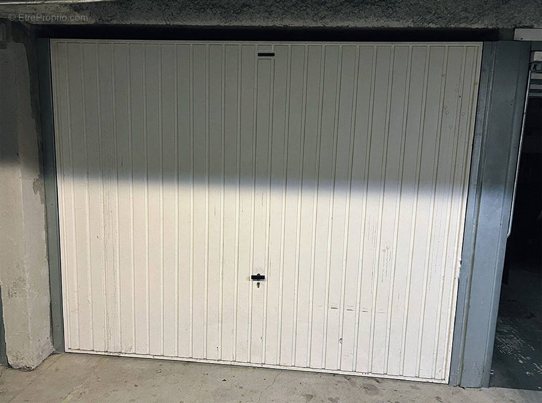 Parking à VAULX-EN-VELIN