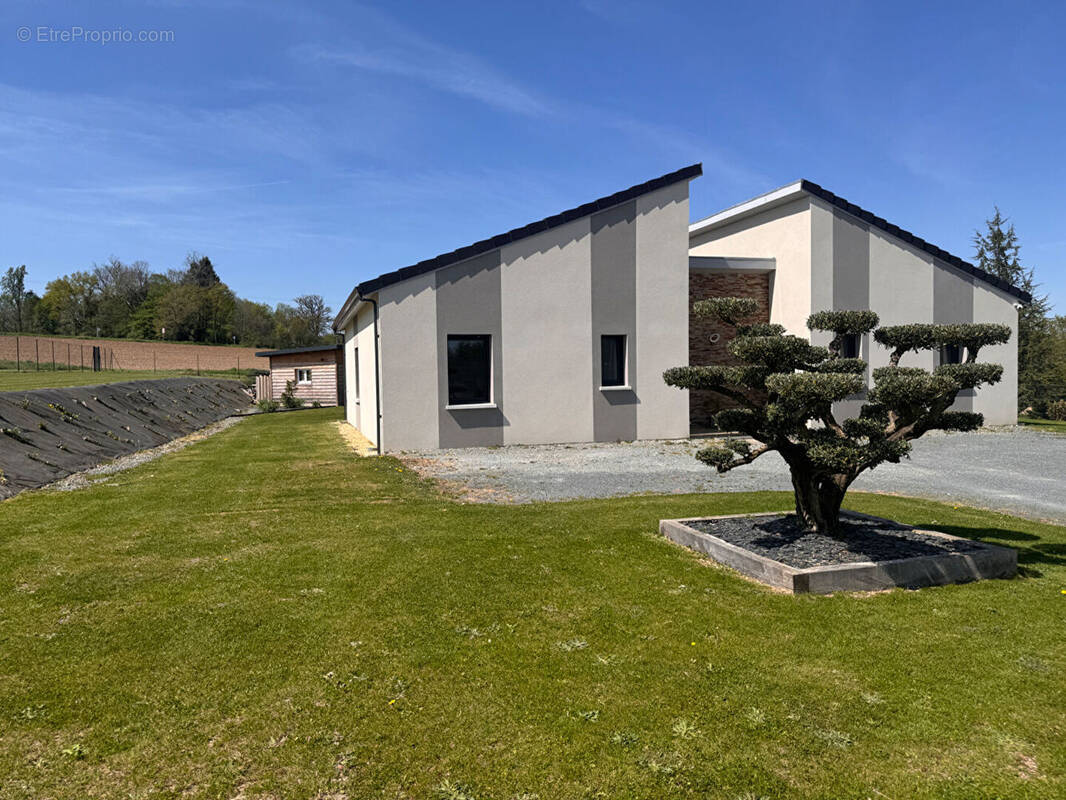 Maison à COULOUNIEIX-CHAMIERS