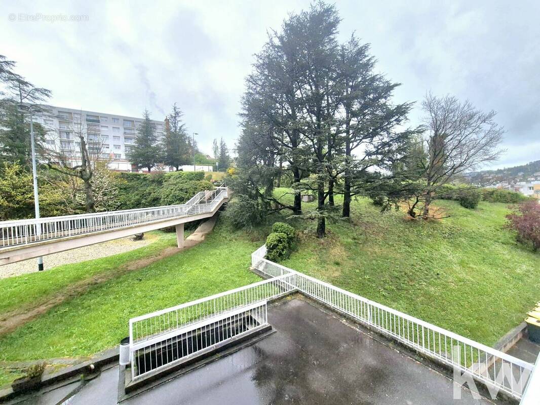 Appartement à SAINT-PRIEST-EN-JAREZ