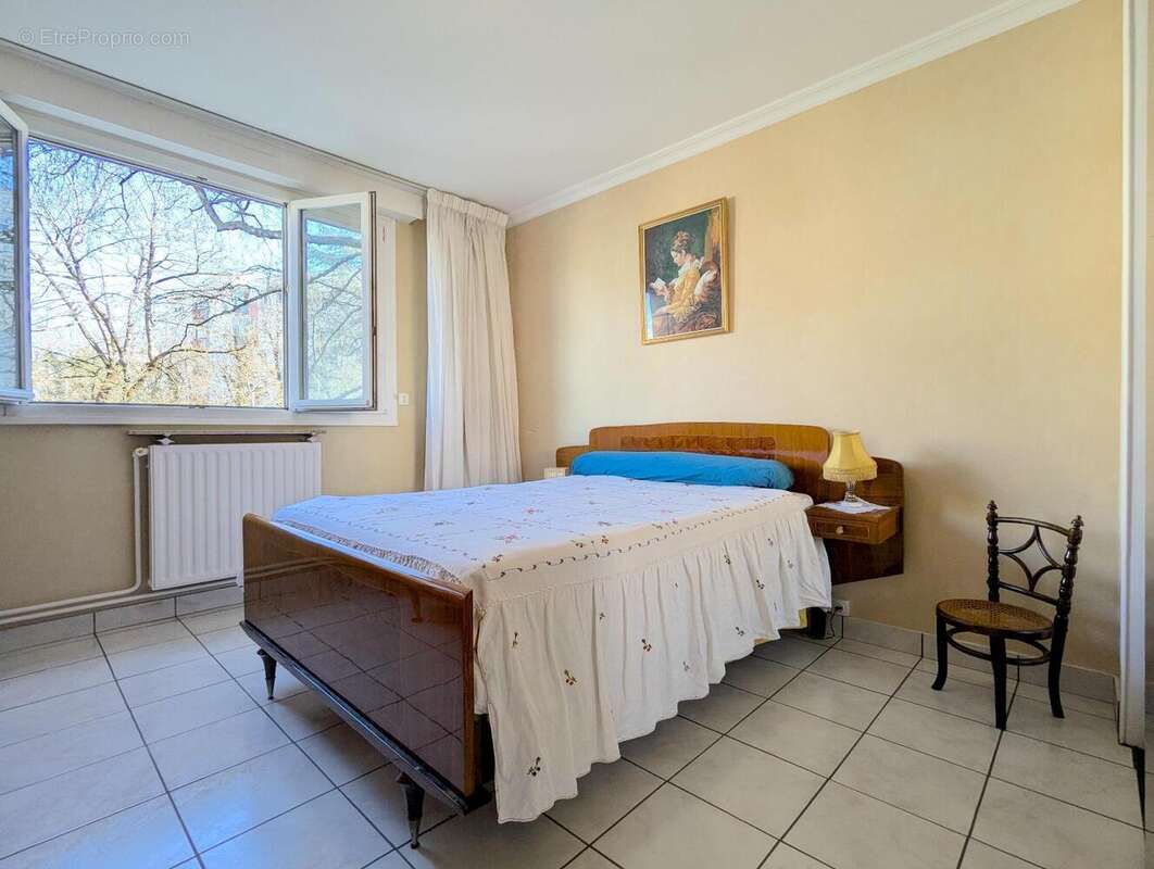   - Appartement à DECINES-CHARPIEU