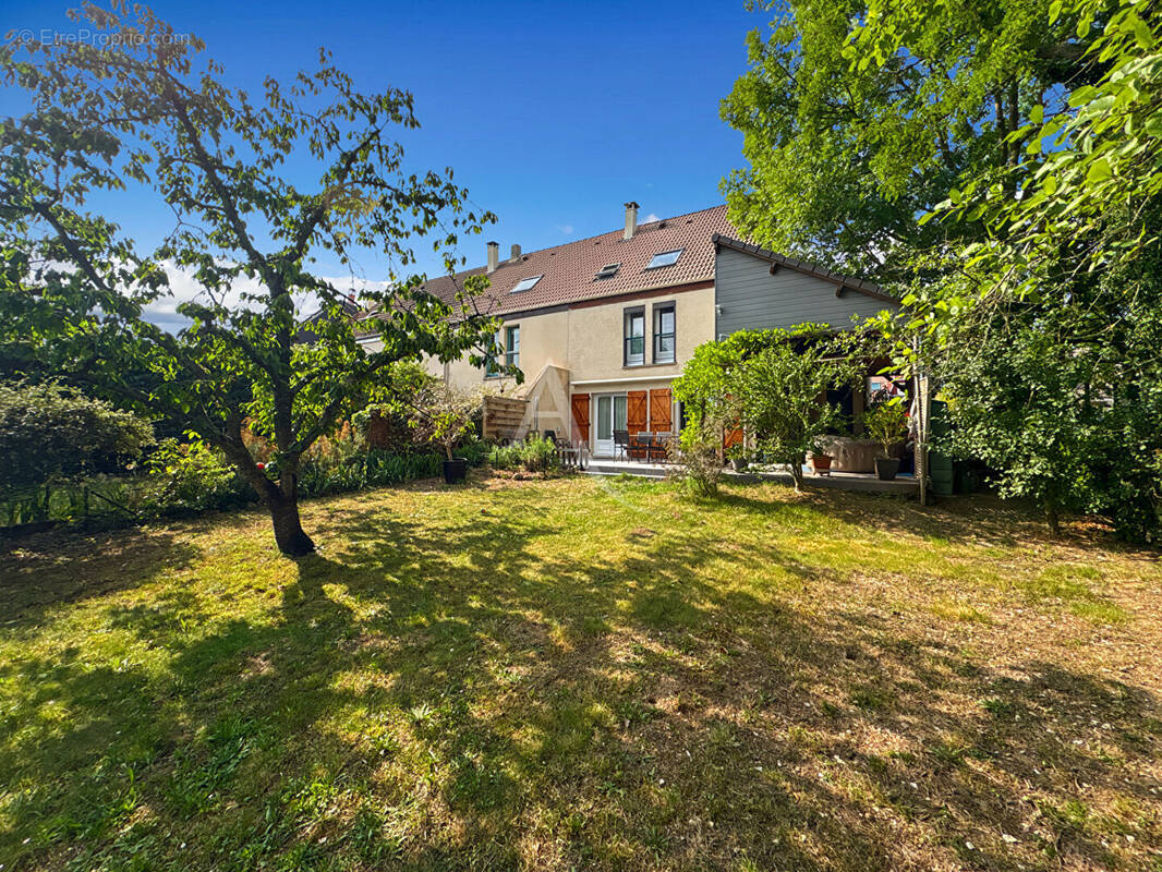 Maison à JOUY-LE-MOUTIER