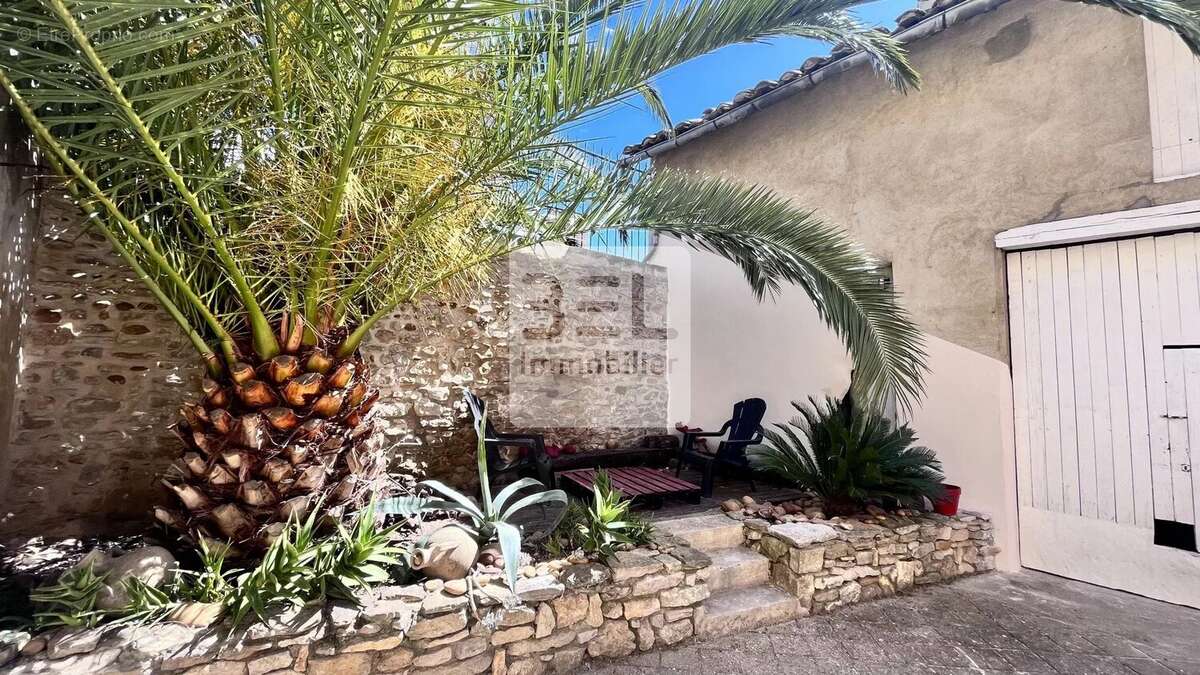 Maison à LAUDUN-L&#039;ARDOISE