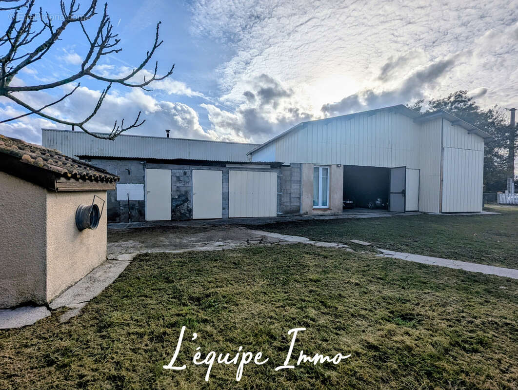 Maison à MONTAIGUT-SUR-SAVE