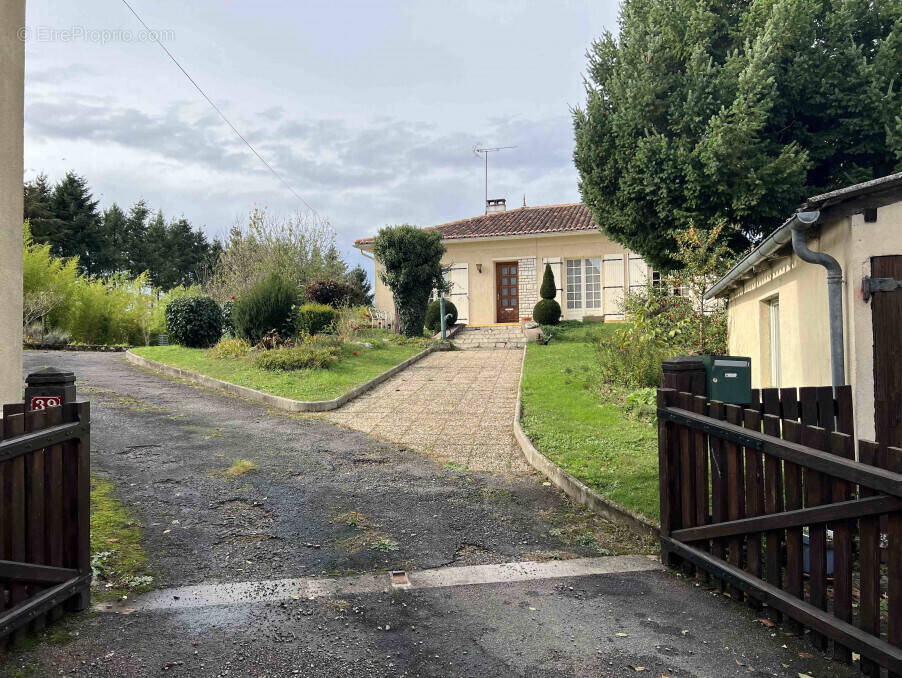 Maison à CONFOLENS