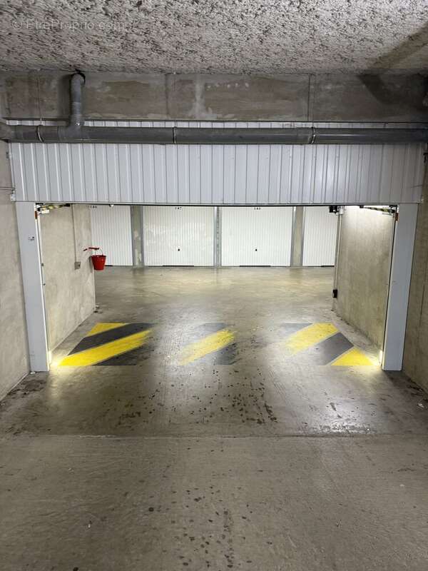 Parking à LYON-8E