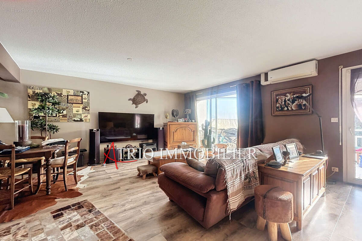 Appartement à SAINT-LAURENT-DU-VAR