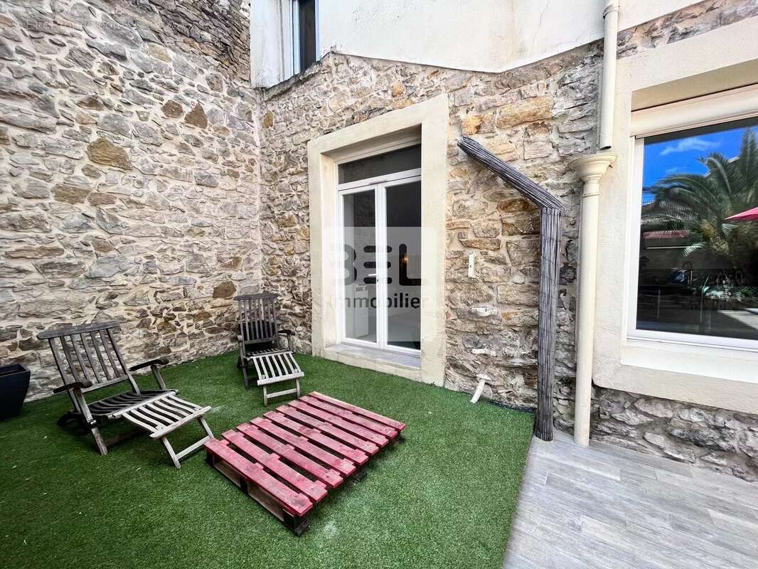 Maison à LAUDUN-L&#039;ARDOISE