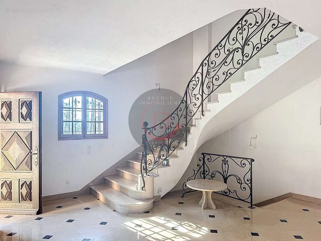 Maison à MANDELIEU-LA-NAPOULE